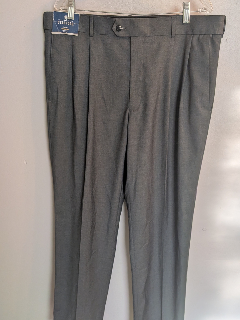 NWT Stafford Travel Classic Fit Pleated Sharkskin Dress Pants Graphite 38x32